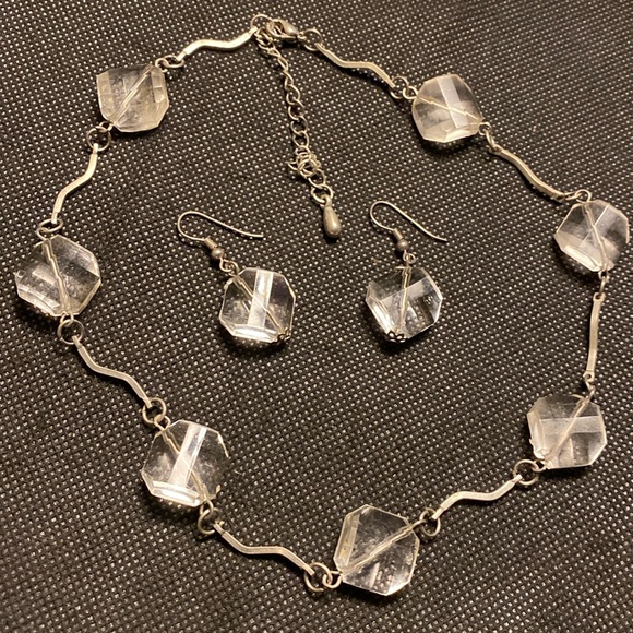 Translucent acrylic beads & silver bands necklace with matching earrings - Picture 4 of 9